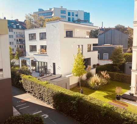 Luxuriöse 3-Zimmer-Wohnung mit der Terrasse und Parkplatz im Westend