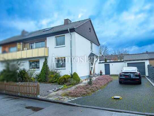 TOLLES ZWEIFAMILIENHAUS! Mit 580 m² Grundstück, Garage, Balkon & pflegeleichtem Garten zu verkaufen.