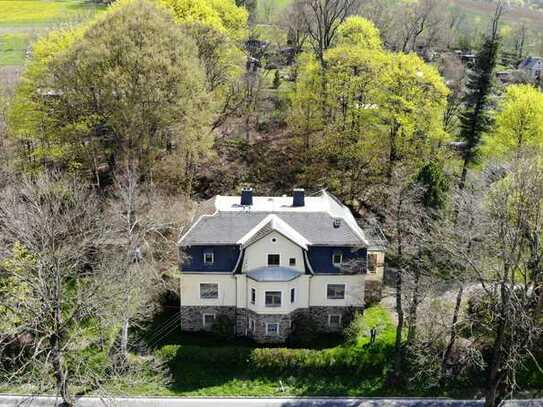 Schöne, teilsanierte Gründerzeit - Villa mit Wintergarten auf 2868 m² großem Grundstück in Schlettau