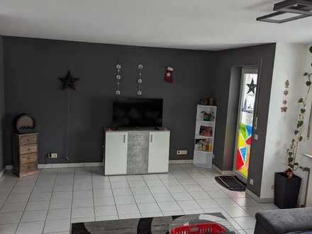 Helle attraktive 4-Zimmer-Wohnung mit Balkon, Garage, Stellplatz, Keller in Wetter-Amönau