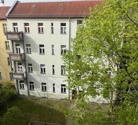 Sehr schöne, ruhig gelegene 2-Zimmerwohnung mit Balkon und separater Küche