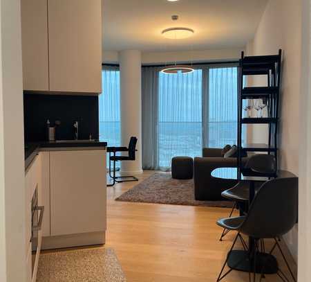 Geschmackvolle 2-Zimmer-Wohnung mit lux. Innenausstattung mit Balkon und EBK in Frankfurt am Main