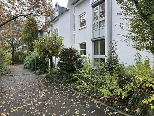 Moderne 3-Zimmer-Erdgeschosswohnung mit Terrasse in Stuttgart-Riedenberg