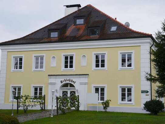 Nostalgisch möblierte Schlosswohnung