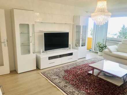 Stilvolle, gepflegte 4-Zimmer-Wohnung mit Balkon und Einbauküche in Eningen unter Achalm