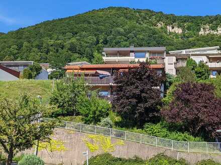 Renovierte moderne 3-Zimmer-Wohnung in Split-Level-Bauweise mit Traumaussicht