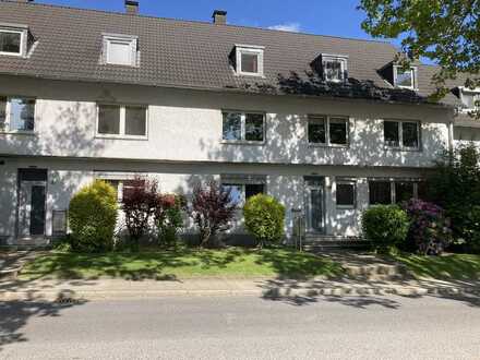 Helle Erdgeschosswohnung mit großem Wohnzimmer und Einbauküche in Wiemelhausen