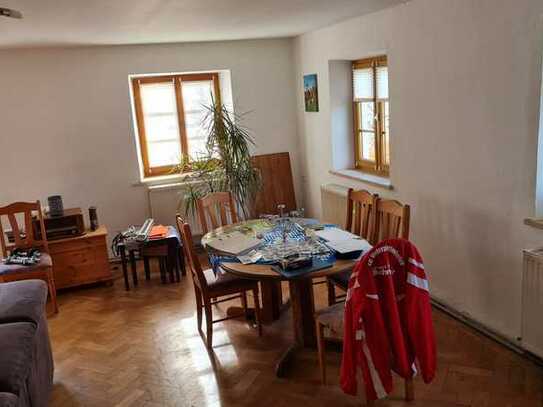 Freundliche 4,5-Zimmer-Wohnung mit Terrasse in Egenhofen (82281)