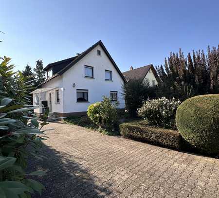 Freistehendes 1-Familienhaus mit großem Garten, Garage und Anbau