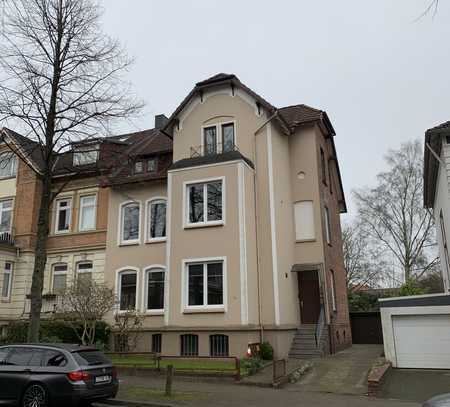 Schöne 2 Zimmer mit Balkon in einer Stadtvilla