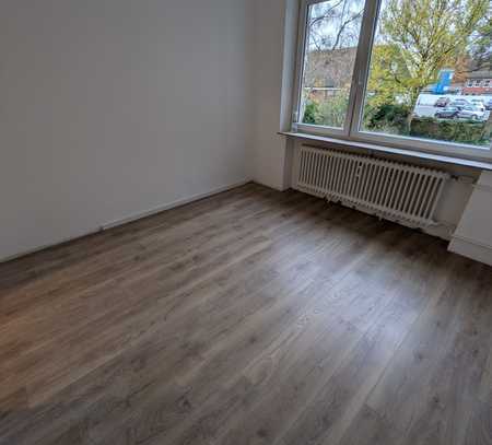 Erstbezug nach Sanierung mit Balkon: Stilvolle 4-Zimmer-Wohnung in Hamburg Wandsbek