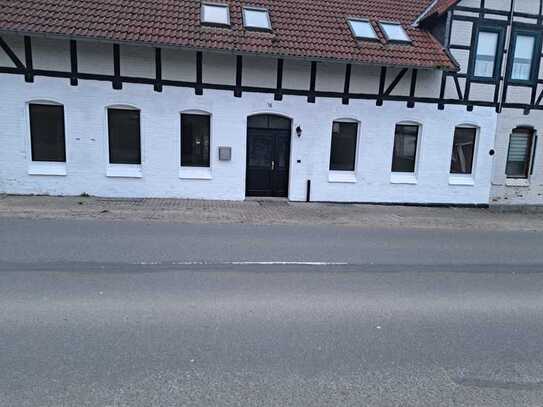 Geräumige, günstige und vollständig renovierte 4-Raum-DG-Wohnung in Delligsen