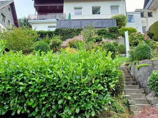 Mehrgenerationenhaus mit großzügigem Garten, Garage und Stellplatz