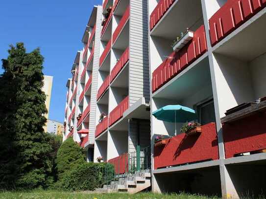 2-Raum-Wohnung mit Balkon, div. Einkaufmöglichkeiten im Umfeld