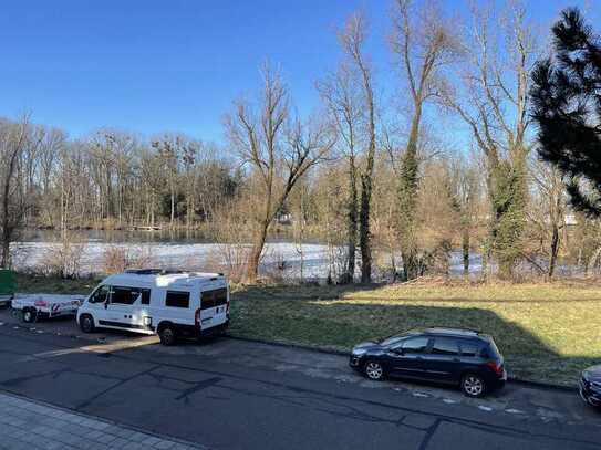 Ruhige 2-Zimmer-Wohnung mit Seeblick in Karlsfeld bei München