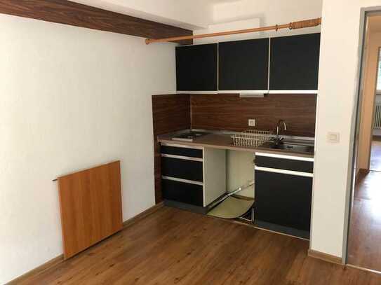 Vollständig renovierte 2-Zimmer-Wohnung mit Terrasse und Einbauküche in Karlsruhe