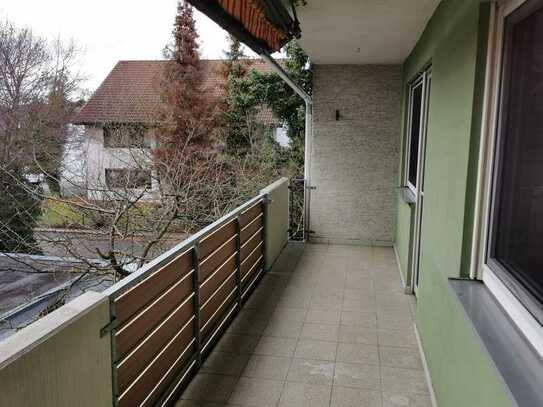 Großzügige Etagenwohnung mit Balkon