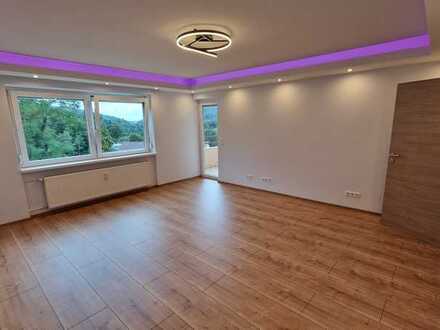 Provisionsfrei! Top Sanierte Wohnung mit drei Zimmern