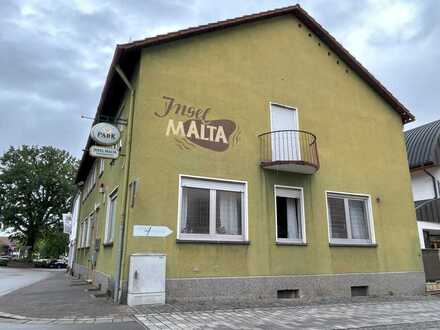 Wohnhaus mit Fremdenzimmern und Gaststätte zu verkaufen