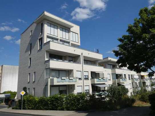 Moderne 2-Zimmer-Wohnung mit Einbauküche, großer Sonnenloggia und Aufzug am Rhein