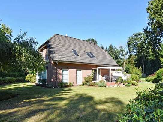 Perfektes Familiendomizil: Solide gebautes EFH mit ca. 145 m² Wfl., Teilkeller und D-Carport