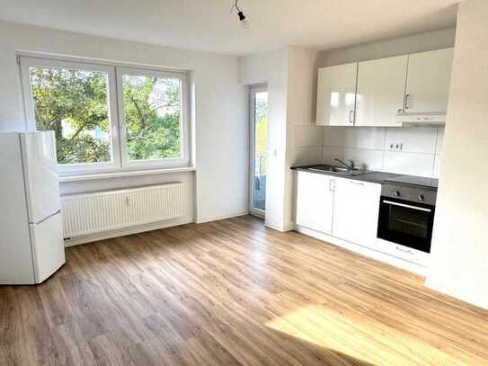 EBK + hochwertig saniert * nahe MERKURSTRASSE * Bad mit FENSTER * ideal für 1-2 Personen KL WEST