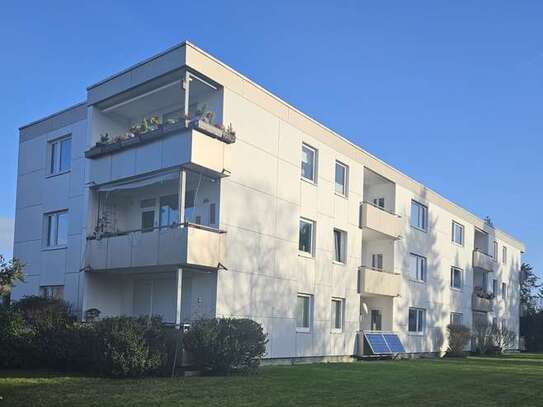 Geschmackvolle, modernisierte/renovierte 3-Zimmer-Wohnung mit Balkon in Halstenbek