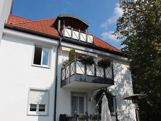 Dachgeschoss 3-Zimmer-Wohnung mit Terrasse und EBK in München Waldtrudering