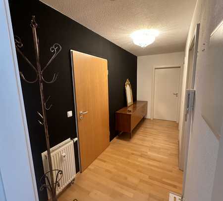 Möblierte 2,5 Z WHG, mit Balkon, TG