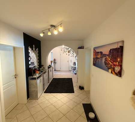 helle 3,5-Zimmer-Wohnung mit Balkon in Gilching