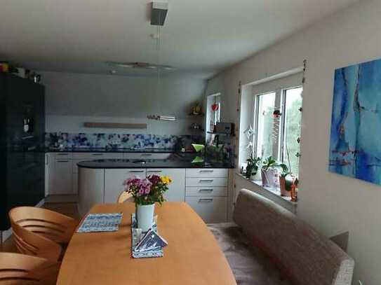 Provisionsfrei: Neuwertige 4,5-Raum-Maisonette-Wohnung mit Balkon und Einbauküche in Öhringen