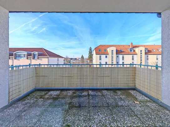 **VIDEO** Laminat - Balkon - Wannenbad - TG-Stellplatz - 2 Zimmer Wohnung in Freiberg mieten