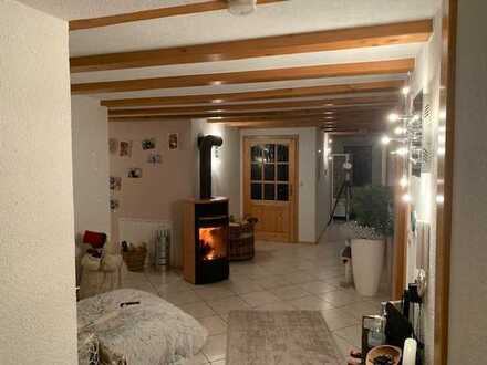 Freundliche 6-Raum-Wohnung auf einer Ebene mit EBK und Balkon sowie Terrasse in Dunningen