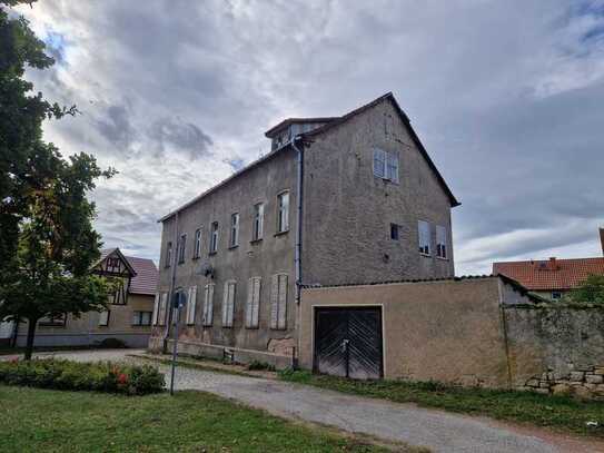 Teilentkerntes Mehrfamilienhaus bei Oschersleben: Gesunkene Baupreise nutzen und Projekt beenden!