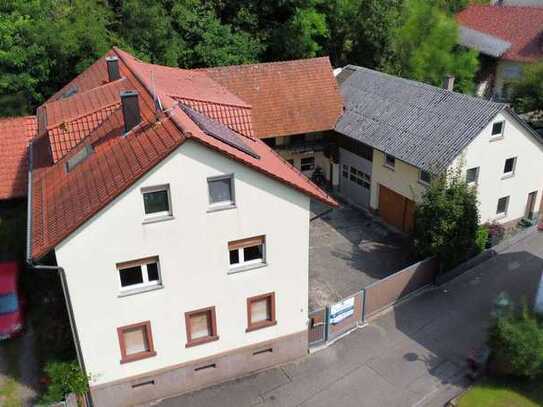 Kapital-Anleger aufgepasst! 3-Familien-Haus mit 3 Garagen + Garten zu verkaufen