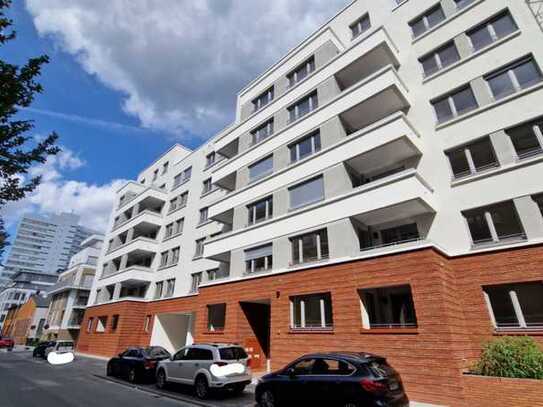 Erstbezug Wohnung mit hochwertige Einbauküche und großem Südbalkon in Frankfurt Innenstadt