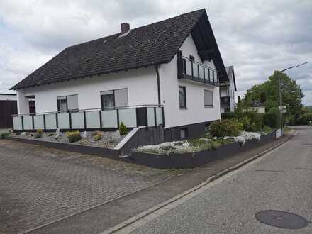 Attraktive 2,5-Zimmer-Wohnung mit Terasse und Einbauküche in der Nähe vom Rothsee