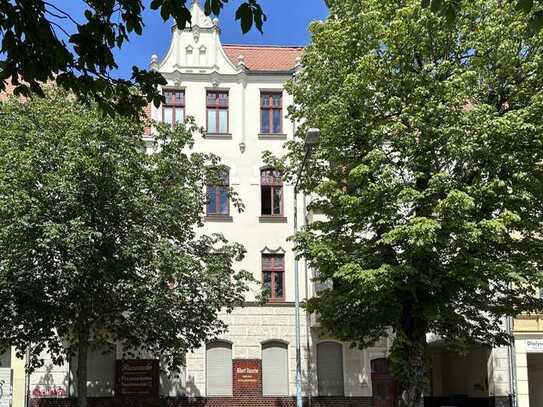 3-Zimmer-DG-Wohnung mit Balkon, kleiner Terrasse und Stellplatz in Stadtfeld