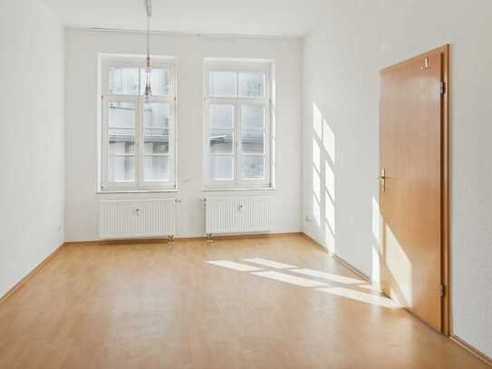 +++Sonnige 2-R-W (45,80m2) im Zentrum von Sebnitz: Badewanne, EBK & begehrter Lage!+++