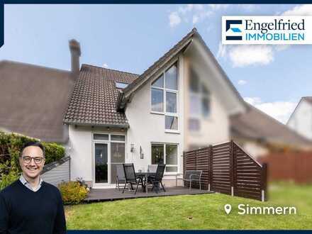 Attraktives Reihenhaus mit Garage, pflegeleichter Grünfläche und moderner Architektur