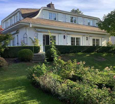 Wunderschönes Mehrfamilienhaus im Landhaus-Stil mit riesigem Garten