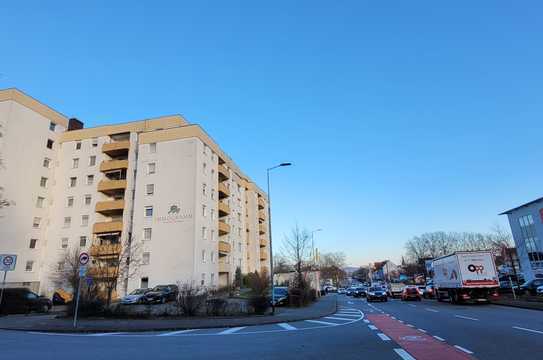 Renovierte 4 Zimmerwohnung mit Balkon, Einbauküche und Garage in KL-WEST