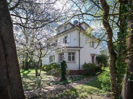 Klassisch elegante Villa in Bestlage