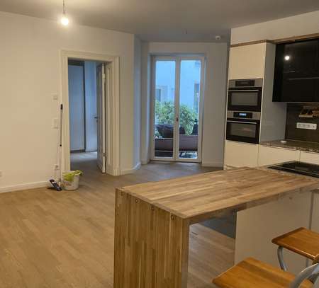 Luxuriöse 2-Zimmer-Wohnung mit Einbauküche und Terrasse in Mitte