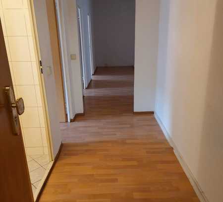 Attraktive 4-Zimmer-Wohnung mit Balkon in Gera