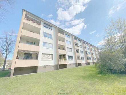 Sanierte Zwei-Zimmer-Wohnung mit Loggia und EBK in Bremen-Huchting