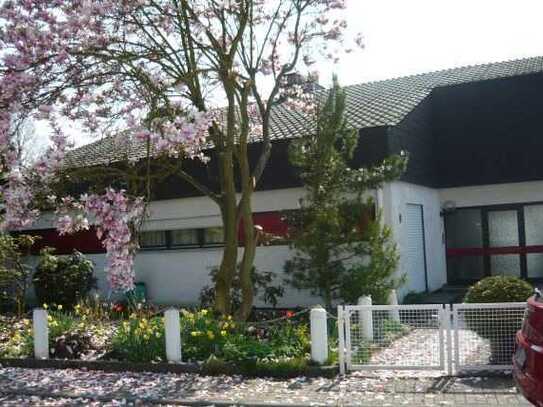 Große Wohnung mit Terrasse und Garten