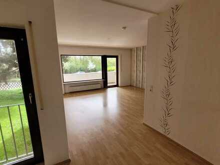 Helle 3-Raum-Hochparterre-Wohnung mit großem Süd-Balkon und EBK in Ansbach