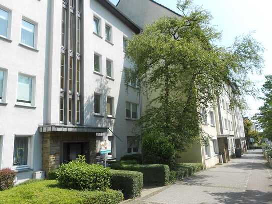 Große Wohnung in zentraler Lage mit Balkon