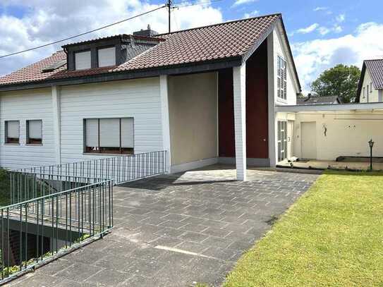 Hier ist Platz für Kind und Kegel...
Einfamilienhaus mit Garage und Baugrundstück in Fritzdorf